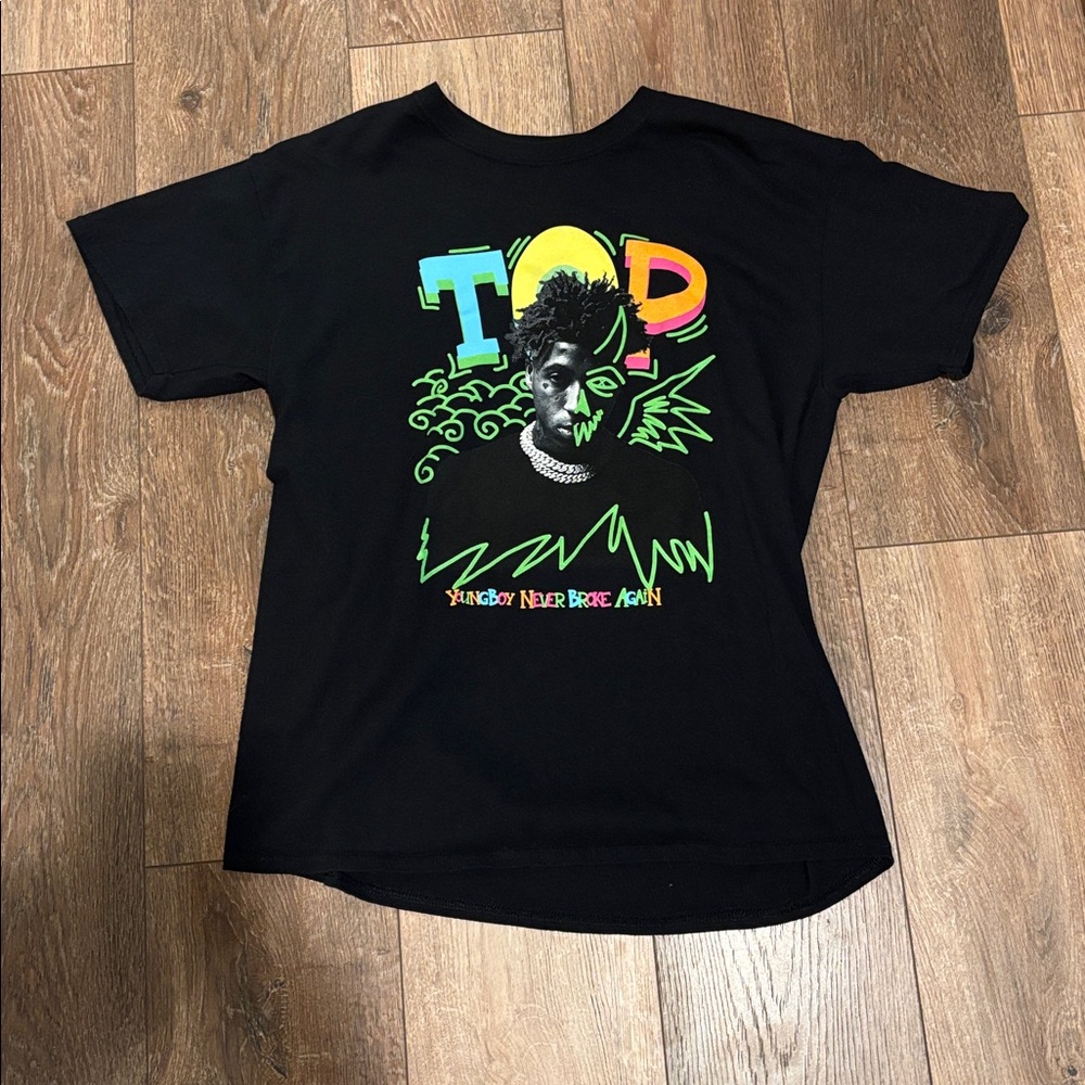 Black Graphic Tee - Short Sleeve